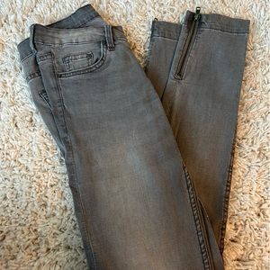 H&M Gray Skinny Jeans Size 25